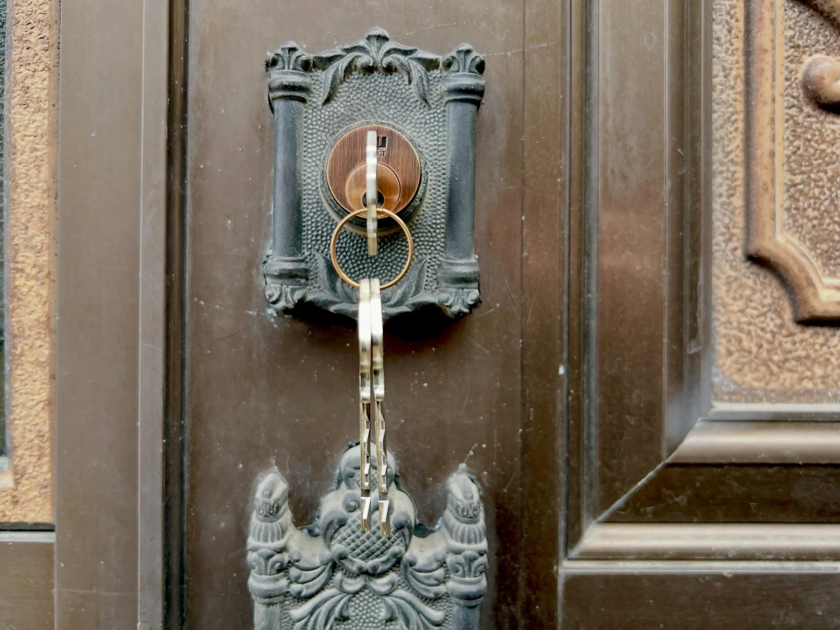 【YKKグロスターツインの片側シリンダー交換|丁寧な一件が次...